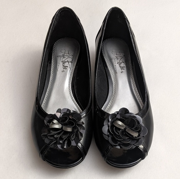 Life Stride Shoes - Life Stride Open-Toe Flats w/Floral Accent EUC